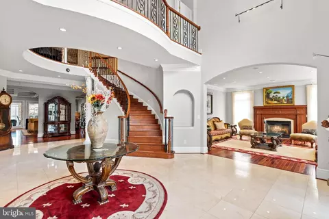 8925 Brook Rd, Mclean, VA 22102 photo 9