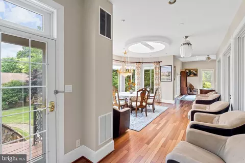 8925 Brook Rd, Mclean, VA 22102 photo 33