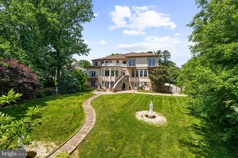 8925 Brook Rd, Mclean, VA 22102 photo 3