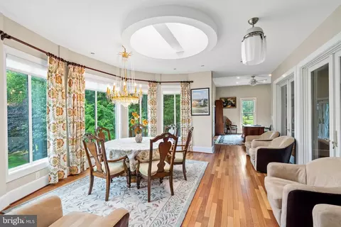 8925 Brook Rd, Mclean, VA 22102 photo 31