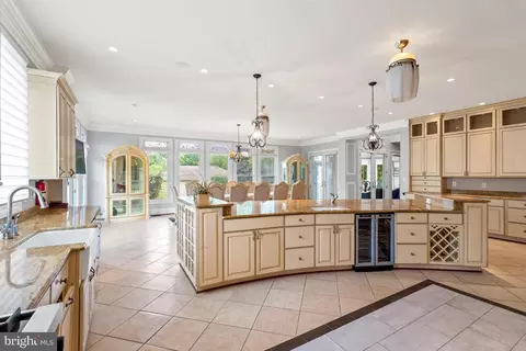 8925 Brook Rd, Mclean, VA 22102 photo 16