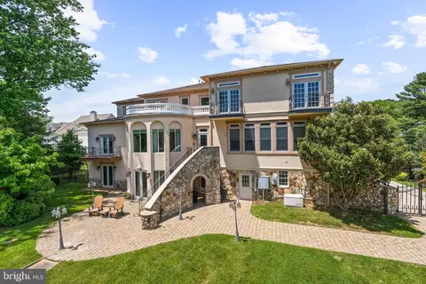 8925 Brook Rd, Mclean, VA 22102 photo 2