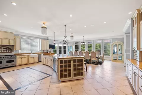 8925 Brook Rd, Mclean, VA 22102 photo 13