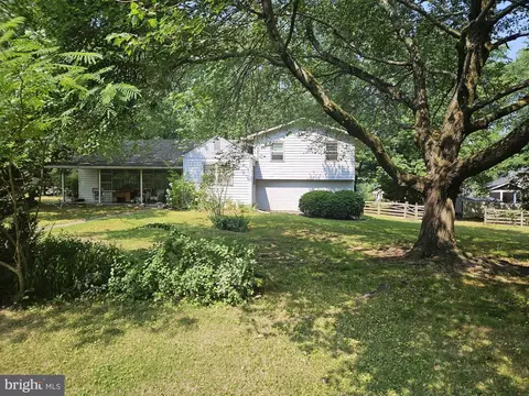 7122 Neuman St, Springfield, VA 22150