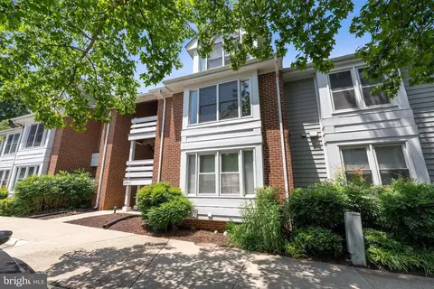 3150 Anchorway Ct #J, Falls Church, VA 22042