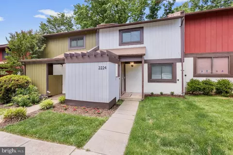 2224 Wheelwright Ct, Reston, VA 20191