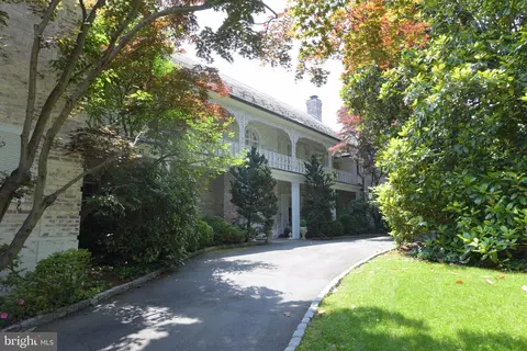 6307 Olmi Landrith Dr, Alexandria, VA 22307