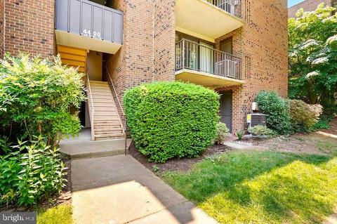 4400 Island Pl #T2, Annandale, VA 22003