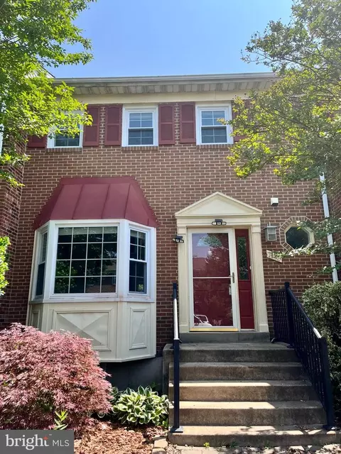 7145 Lake Cove Dr, Alexandria, VA 22315
