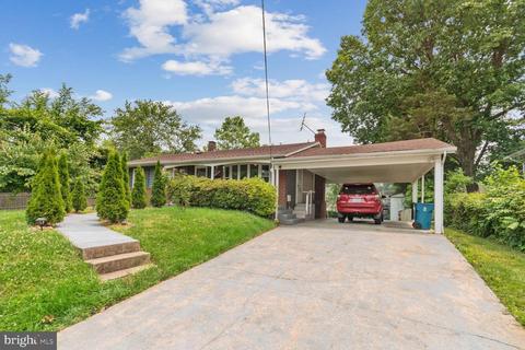 7832 Heritage Dr, Annandale, VA 22003