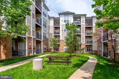 3840 Lightfoot St #239, Chantilly, VA 20151
