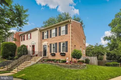 2855 Lafora Ct, Vienna, VA 22180