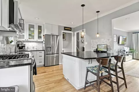 6144 Beachway Dr, Falls Church, VA 22041