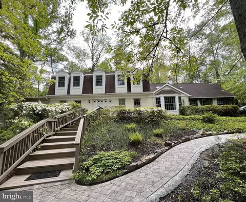 2324 Staley Rd, Reston, VA 20191