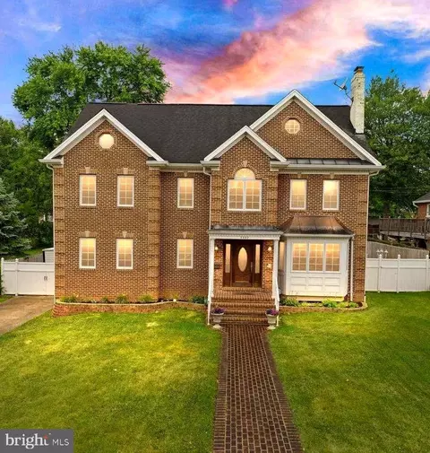 3332 Freedom Pl, Falls Church, VA 22041
