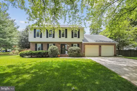 2411 Popkins Ln, Alexandria, VA 22306