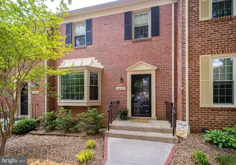 4843 Carriagepark Rd, Fairfax, VA 22032
