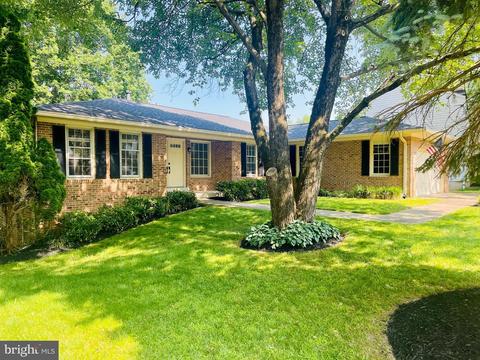 9812 Dansk Ct, Fairfax, VA 22032