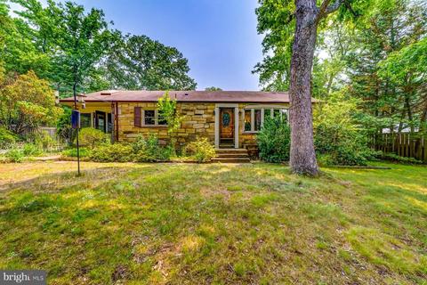 5217 Mitchell St, Alexandria, VA 22312