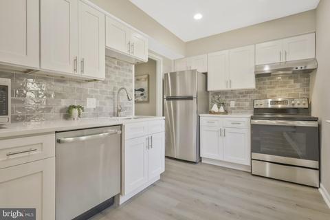 2361 Emerald Heights Ct, Reston, VA 20191