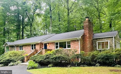 8949 Glenbrook Rd, Fairfax, VA 22031