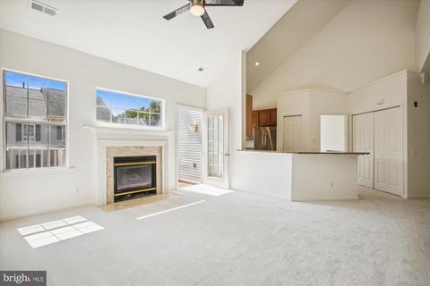 12451 Hayes Ct #302, Fairfax, VA 22033