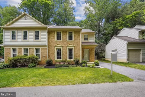 10024 Wood Sorrels Ln, Burke, VA 22015