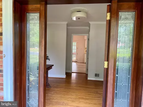 7921 Falstaff Rd, Mclean, VA 22102 photo 3