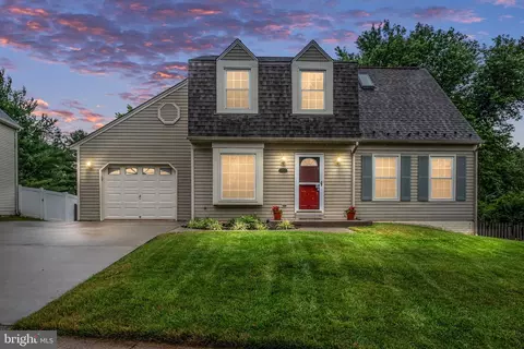 14512 Oak Cluster Dr, Centreville, VA 20120