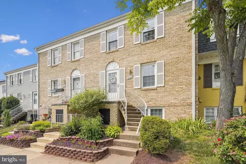 14424 Cool Oak Ln, Centreville, VA 20121
