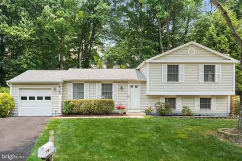 8360 Magic Leaf Rd, Springfield, VA 22153