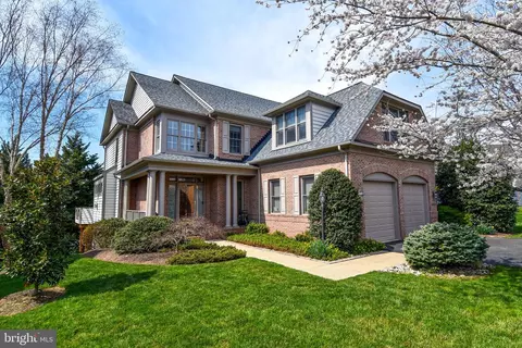 1490 Broadstone Pl, Vienna, VA 22182