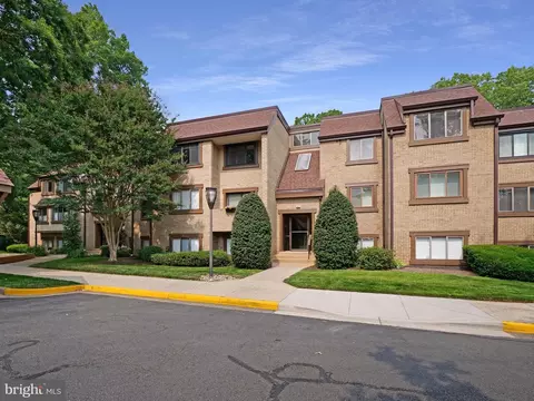 1657 Parkcrest Cir #300, Reston, VA 20190