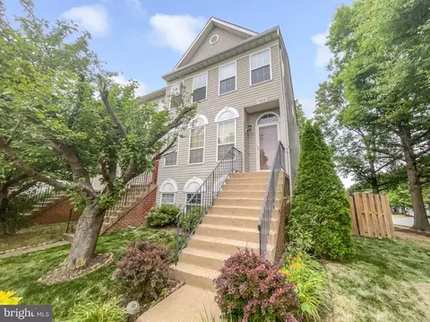 14800 Edman Cir, Centreville, VA 20121