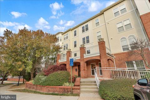 2931 Deer Holw #404, Fairfax, VA 22031