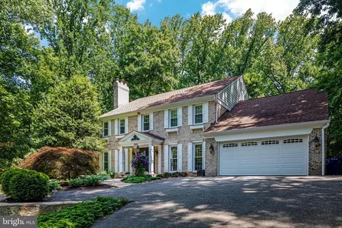 7908 Old Cedar Ct, Mclean, VA 22102