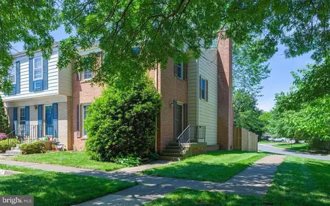 9949 Longford Ct, Vienna, VA 22181
