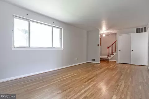 8801 Trafalgar Ct, Springfield, VA 22151 photo 4