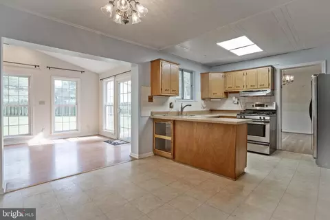 8801 Trafalgar Ct, Springfield, VA 22151 photo 11