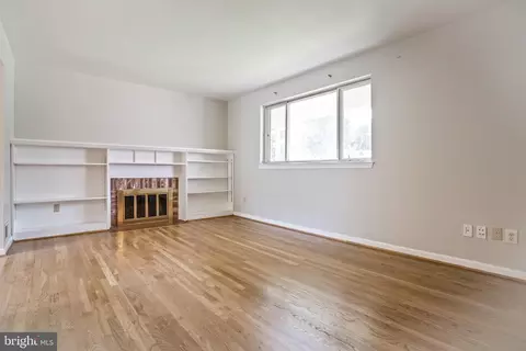 8801 Trafalgar Ct, Springfield, VA 22151 photo 3