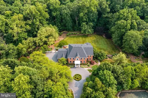 11925 Thomas Ave, Great Falls, VA 22066