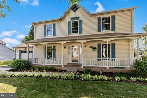 1449 Kingsvale Cir, Herndon, VA 20170