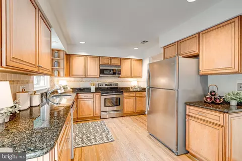 9048 Armendown Dr, Springfield, VA 22152 photo 17