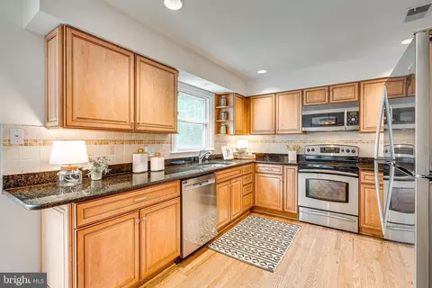 9048 Armendown Dr, Springfield, VA 22152 photo 16