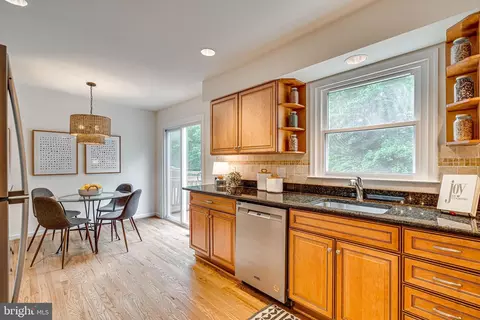9048 Armendown Dr, Springfield, VA 22152 photo 12