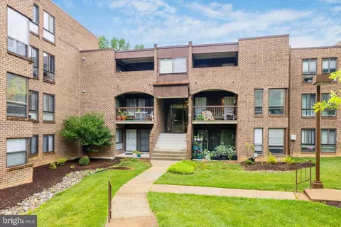 11244 Chestnut Grove Sq #255, Reston, VA 20190