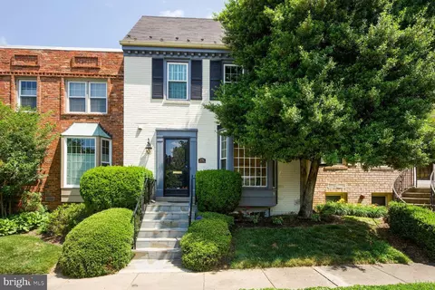6714 Melrose Dr, Mclean, VA 22101 photo 2