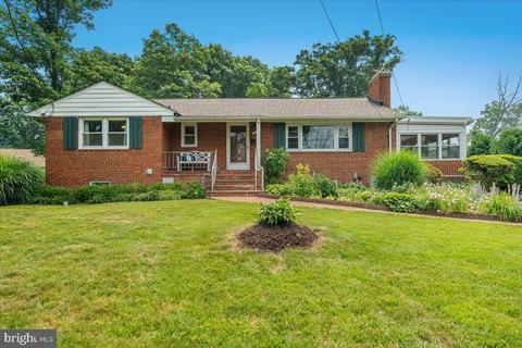 6613 Benson Dr, Alexandria, VA 22306