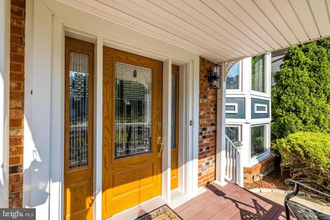 8104 Overton Ct, Springfield, VA 22153 photo 5