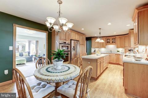 8104 Overton Ct, Springfield, VA 22153 photo 9